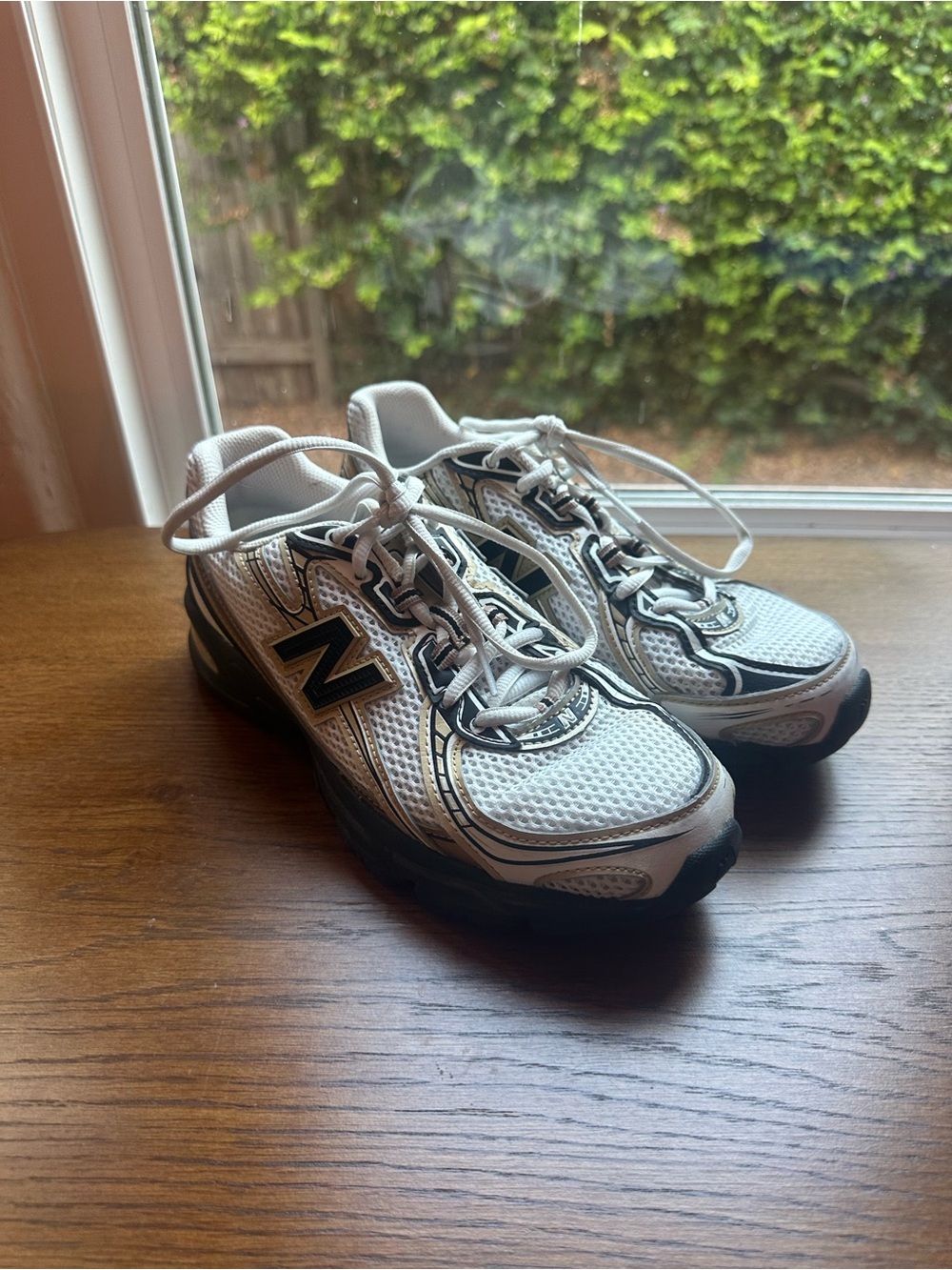 New Balance 740 Women's Size 7.5 - Gold with black sole - Picture 4 of 8